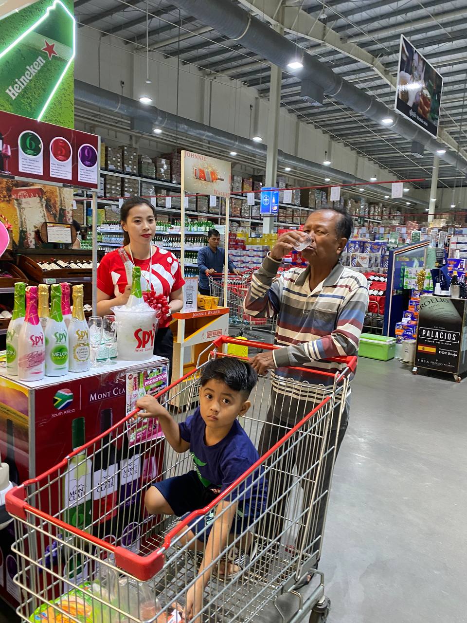 SPY Sparkle Fruit Revolutionizing FMCG Distribution with Da Houg Heng at Makro Cambodia - Image 37